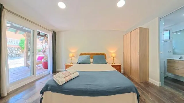 Деревянный коттедж Bronlara